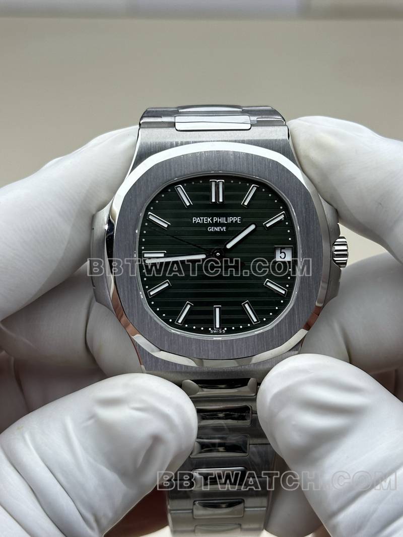 百达翡丽超级克隆手表BBF厂鹦鹉螺绿盘324机芯钢带款正面实拍图