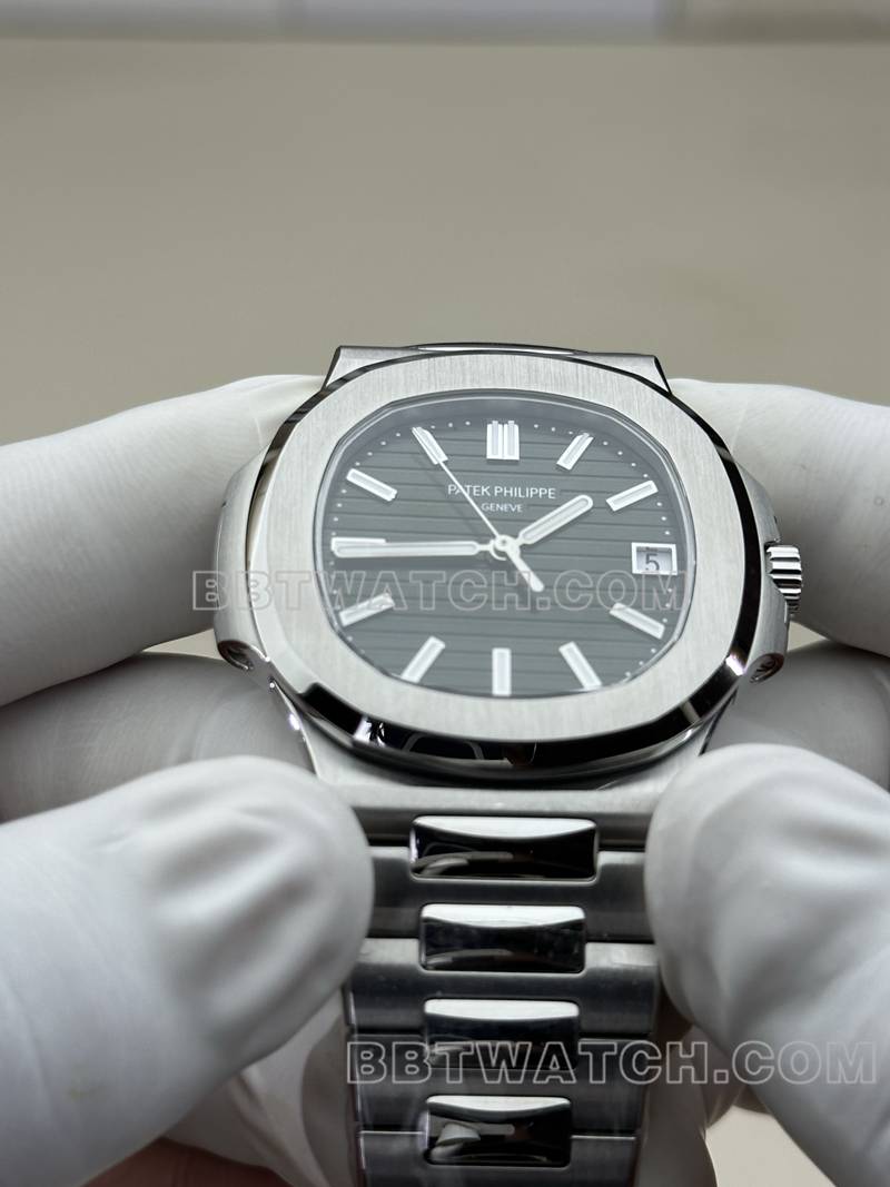 百达翡丽超级克隆手表BBF厂鹦鹉螺绿盘324机芯钢带款正面实拍图