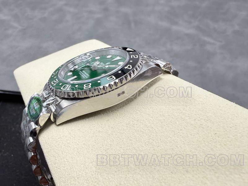 劳力士顶级复刻手表ARF厂格林尼治GMT绿盘3285机芯侧面实拍图