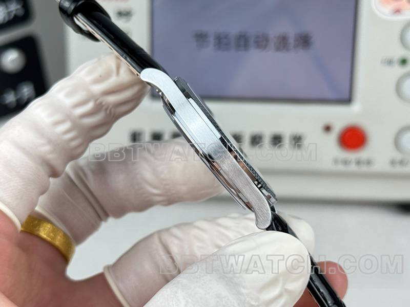 百达翡丽顶级复刻手表SDF厂古典银盘钉纹圈39mm皮带款侧面实拍图