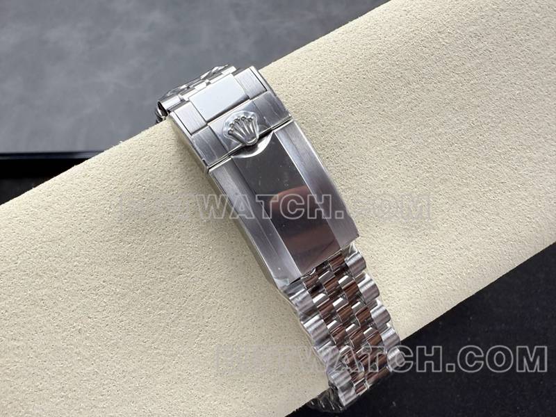 劳力士顶级复刻手表ARF厂格林尼治GMT绿盘3285机芯表带实拍图