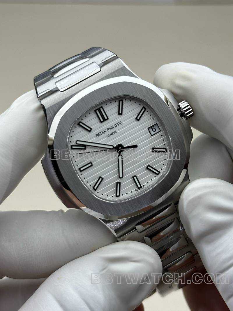 百达翡丽最佳复刻手表BBF厂鹦鹉螺白盘324机芯钢带款正面实拍图