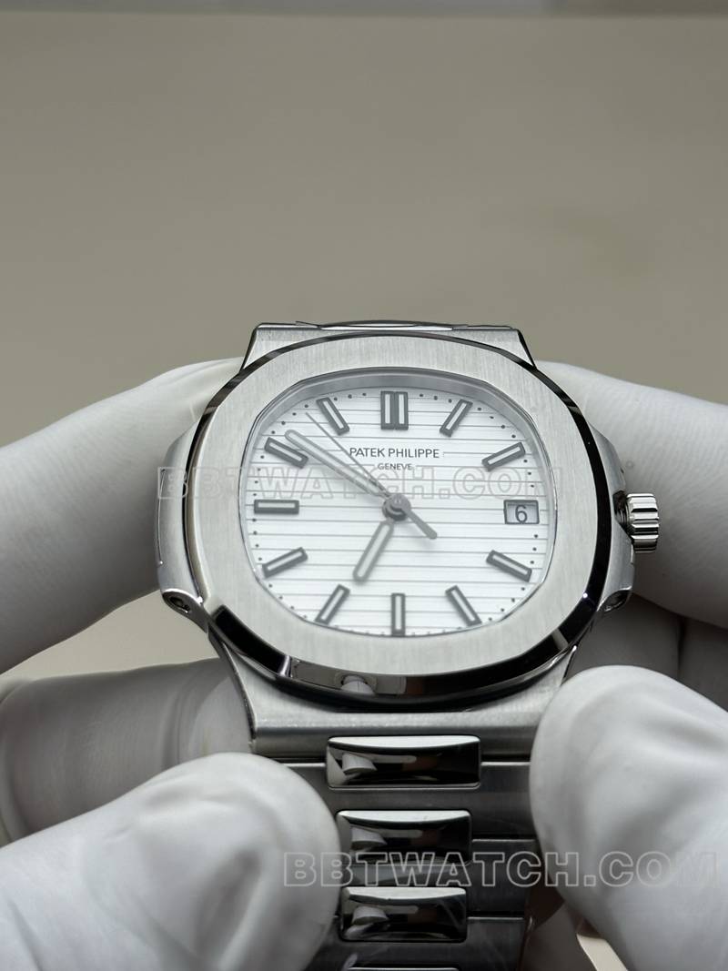 百达翡丽最佳复刻手表BBF厂鹦鹉螺白盘324机芯钢带款正面实拍图