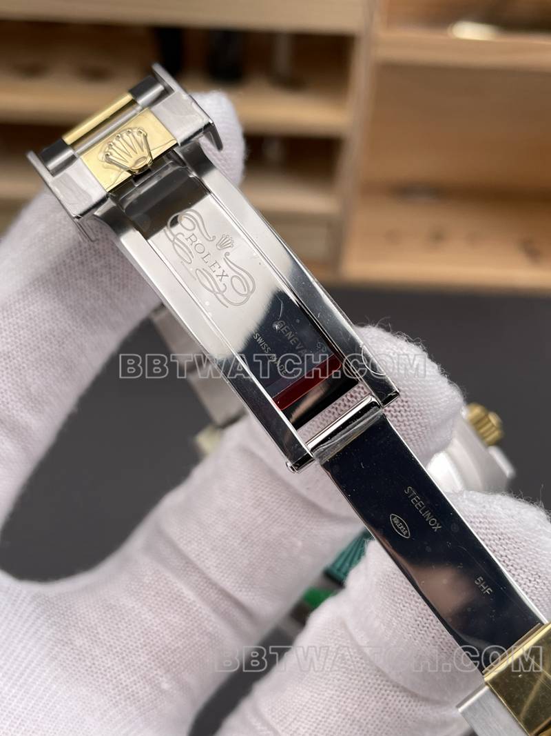 劳力士最优复刻手表RC厂潜航者40mm间金黑水鬼3135机芯表扣实拍图