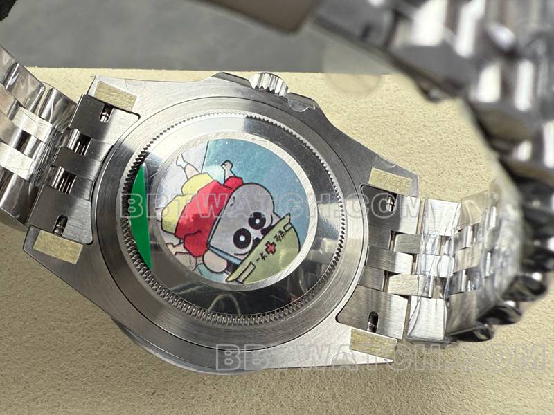 劳力士最优复刻手表ARF厂格林尼治GMT黑灰圈3285机芯背面实拍图