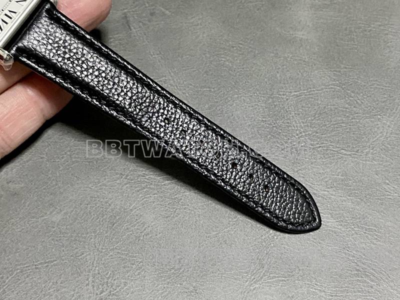 卡地亚1:1复刻手表DR厂坦克白色方形表盘皮带款表带实拍图