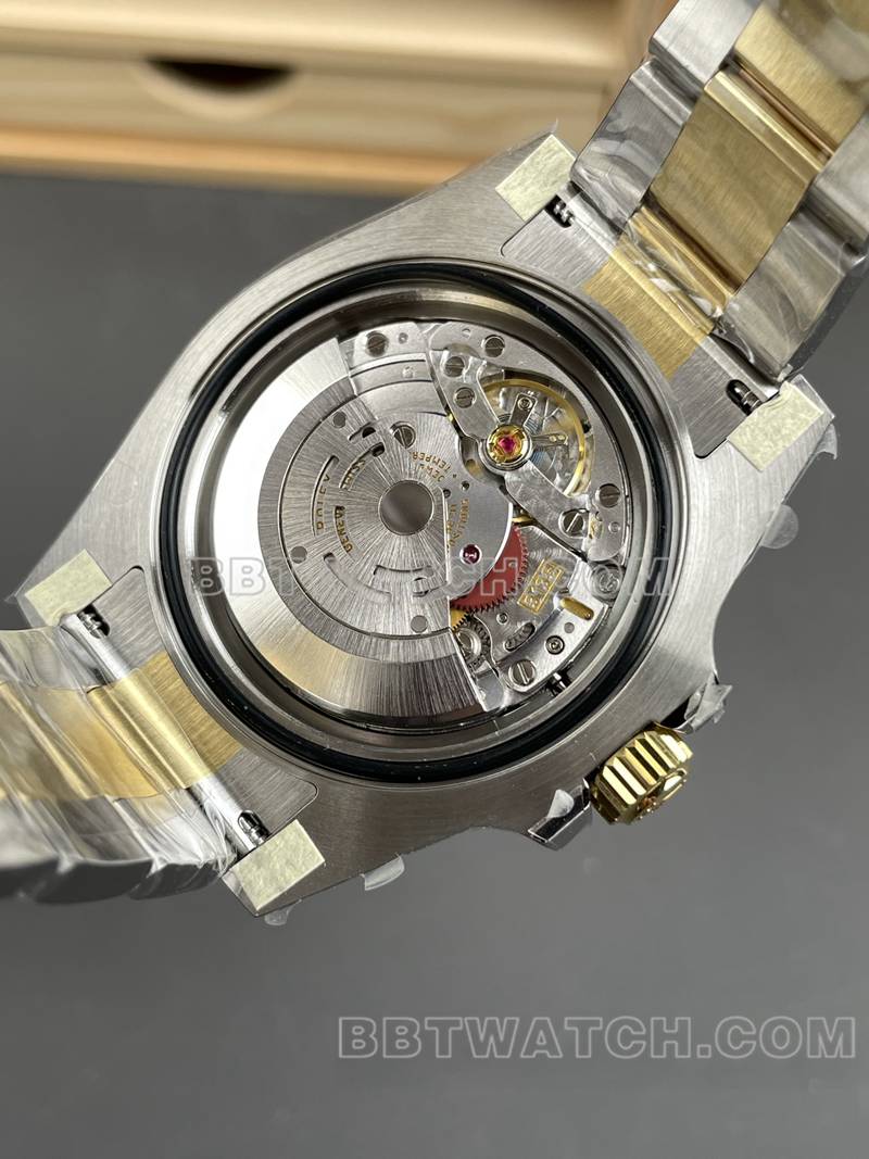 劳力士1:1复刻手表RC厂潜航者40mm间金蓝水鬼3135机芯背面实拍图