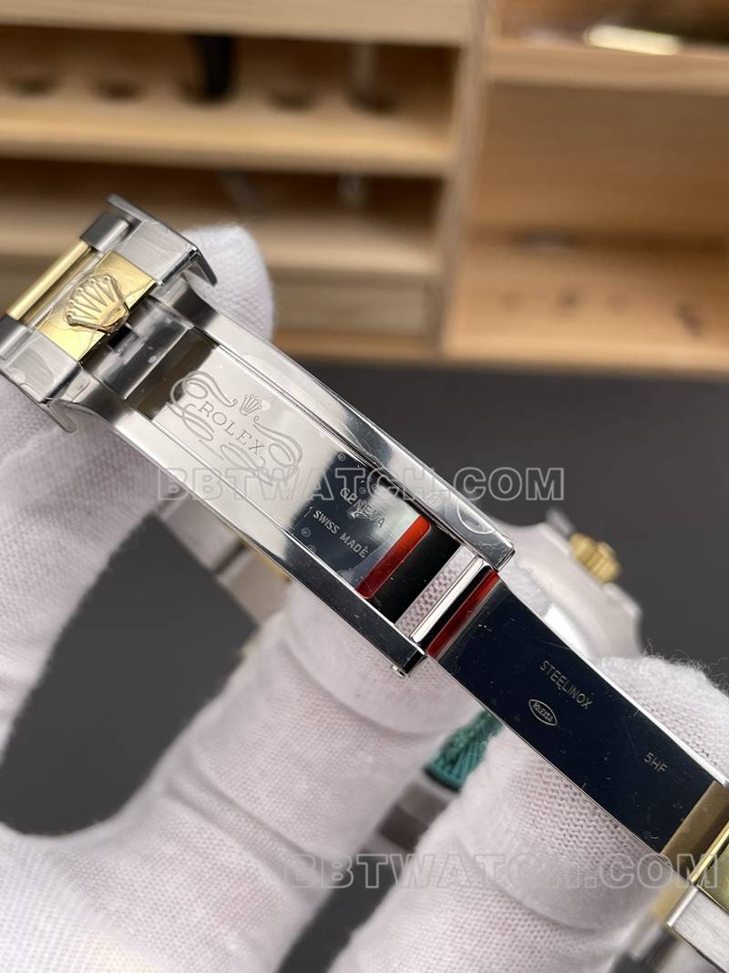 劳力士1:1复刻手表RC厂潜航者40mm间金蓝水鬼3135机芯表扣实拍图