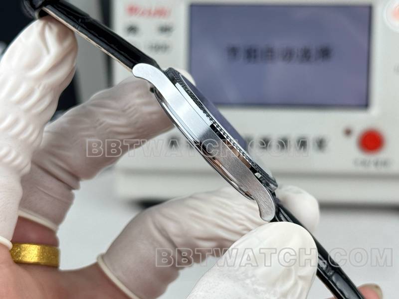 百达翡丽1:1复刻手表SDF厂古典黑盘钉纹圈39mm皮带款侧面实拍图