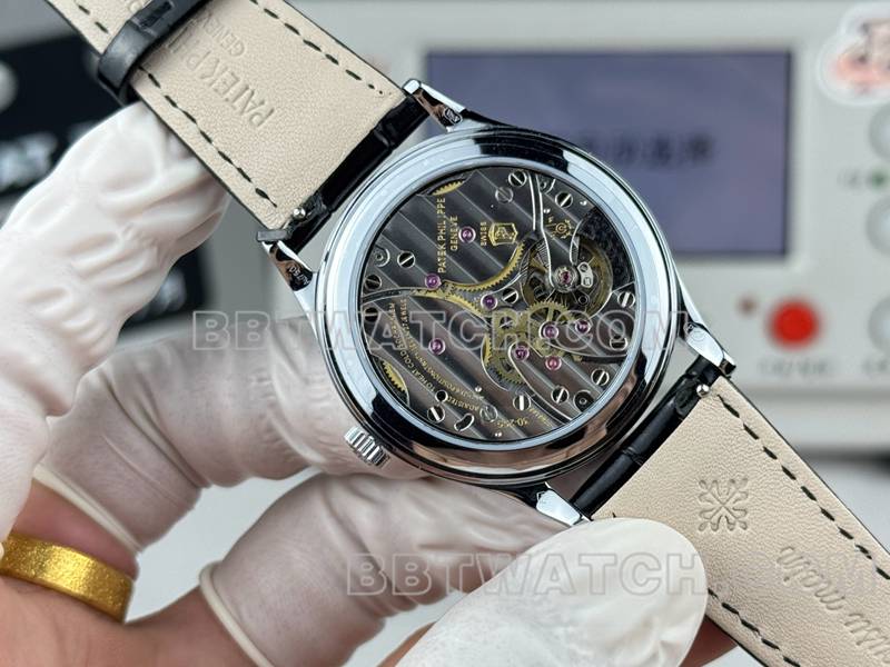 百达翡丽1:1复刻手表SDF厂古典黑盘钉纹圈39mm皮带款背面实拍图