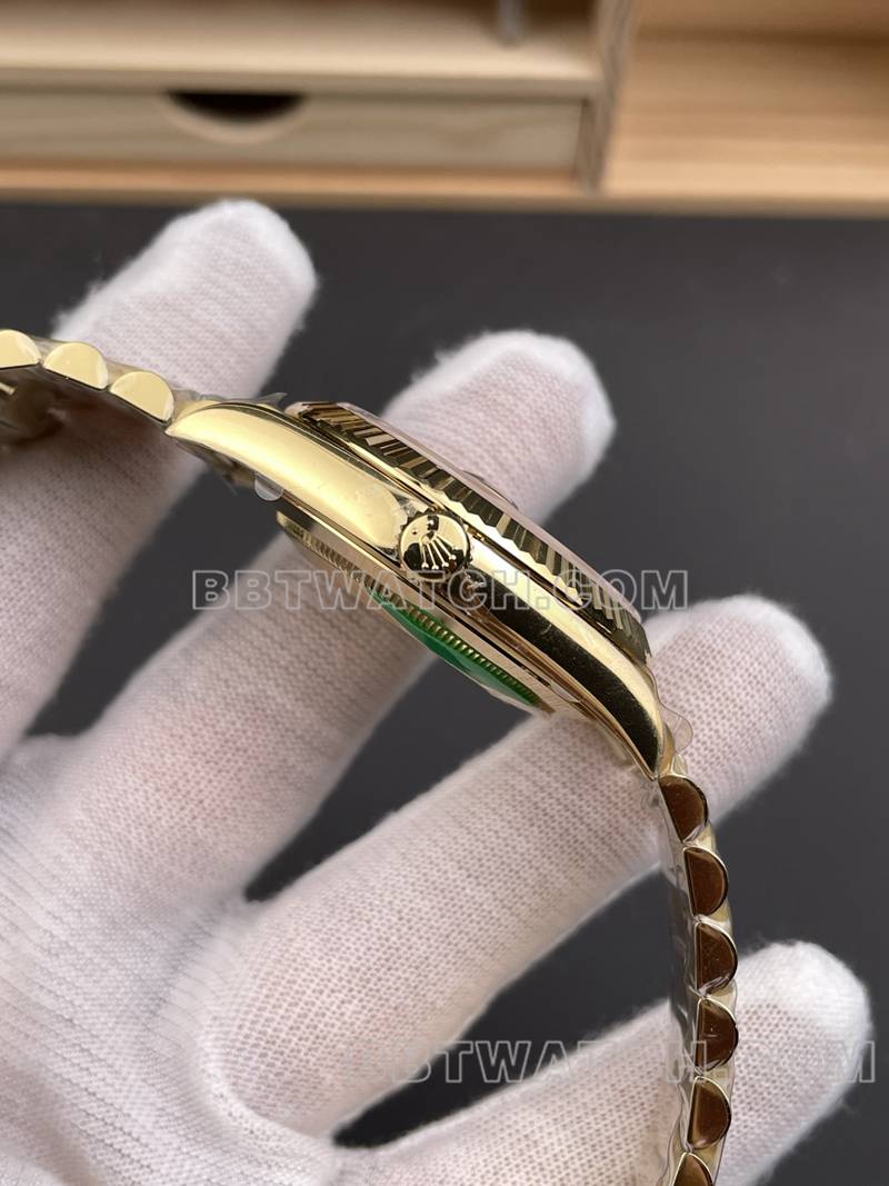 劳力士超级克隆手表RC厂星期日历40mm金盘3255黄金钢带款侧面实拍图