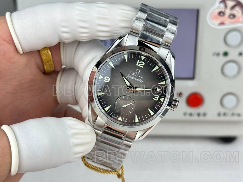 欧米茄超级克隆手表海马灰盘38mm小秒针钢带款正面实拍图