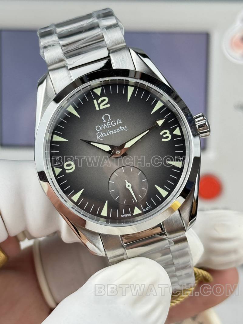 欧米茄超级克隆手表海马灰盘38mm小秒针钢带款正面实拍图