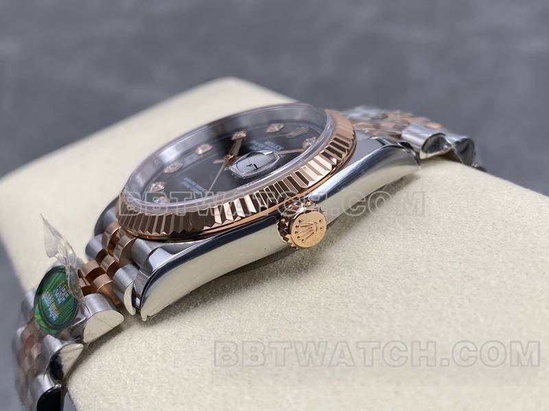 劳力士最优复刻手表ARF厂日志型黑盘36mm间玫瑰金钢带款侧面实拍图