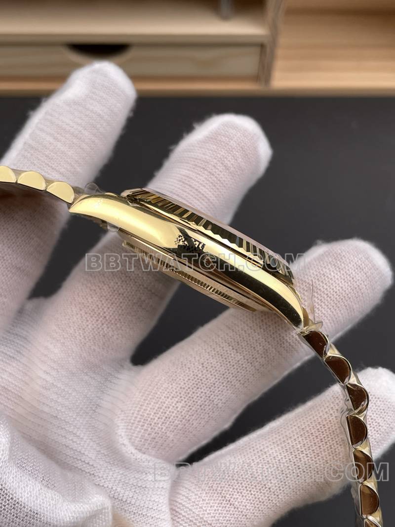 劳力士超级克隆手表RC厂星期日历40mm金盘3255黄金钢带款侧面实拍图