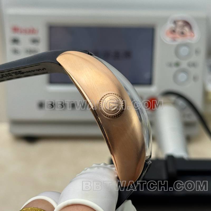 法穆兰最优复刻手表镂空陀飞轮皮带款侧面实拍图