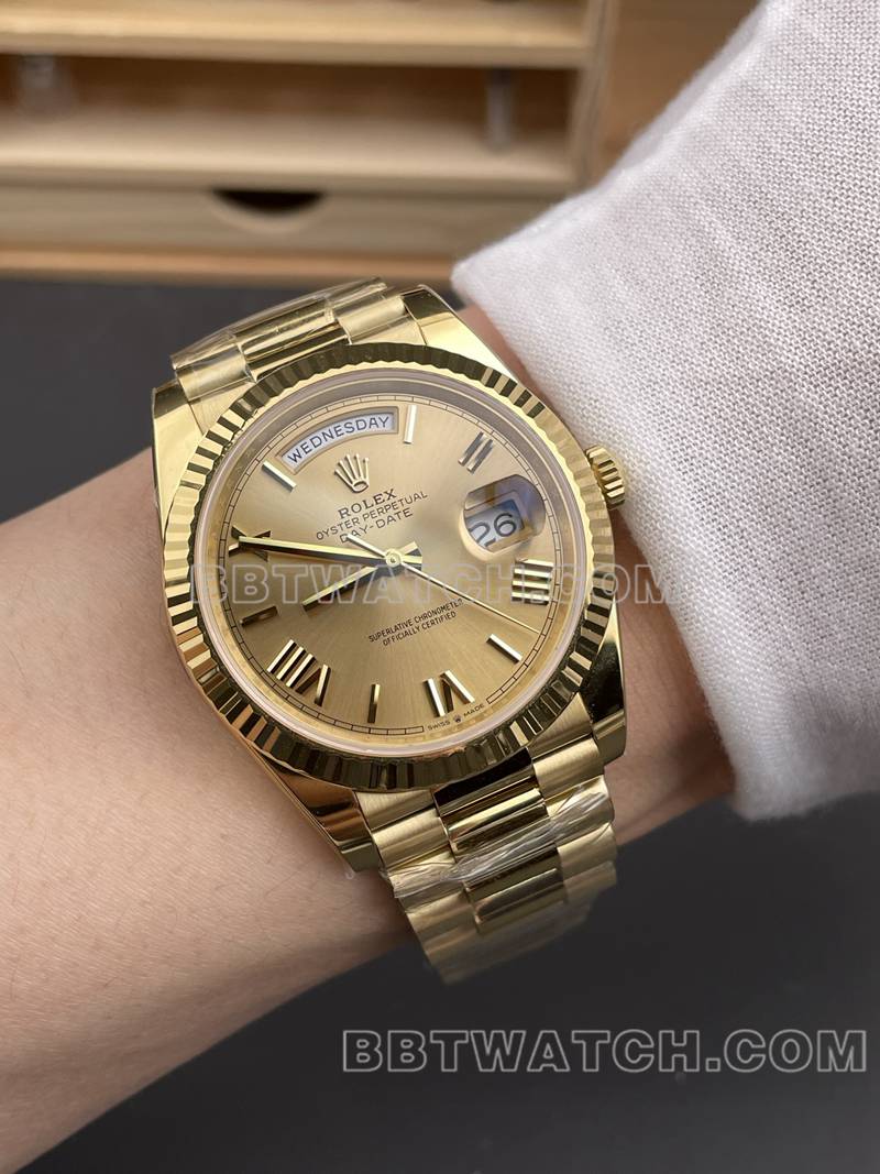 劳力士超级克隆手表RC厂星期日历40mm金盘3255黄金钢带款正面实拍图