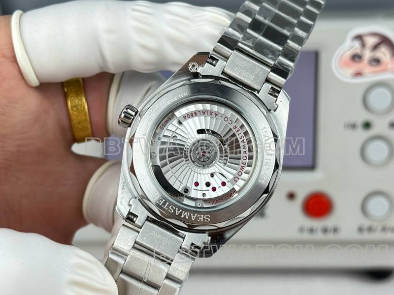 欧米茄超级克隆手表海马灰盘38mm小秒针钢带款背面实拍图
