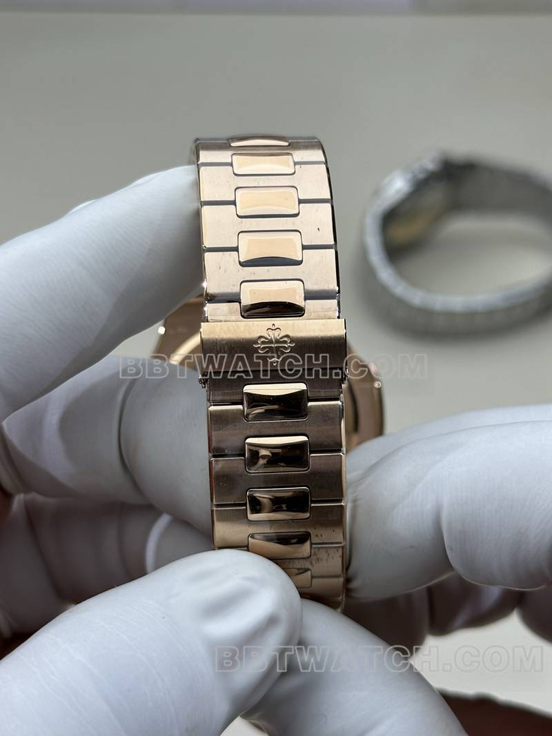 百达翡丽最优复刻手表BBF厂鹦鹉螺玫瑰金咖啡盘324机芯钢带款表带实拍图