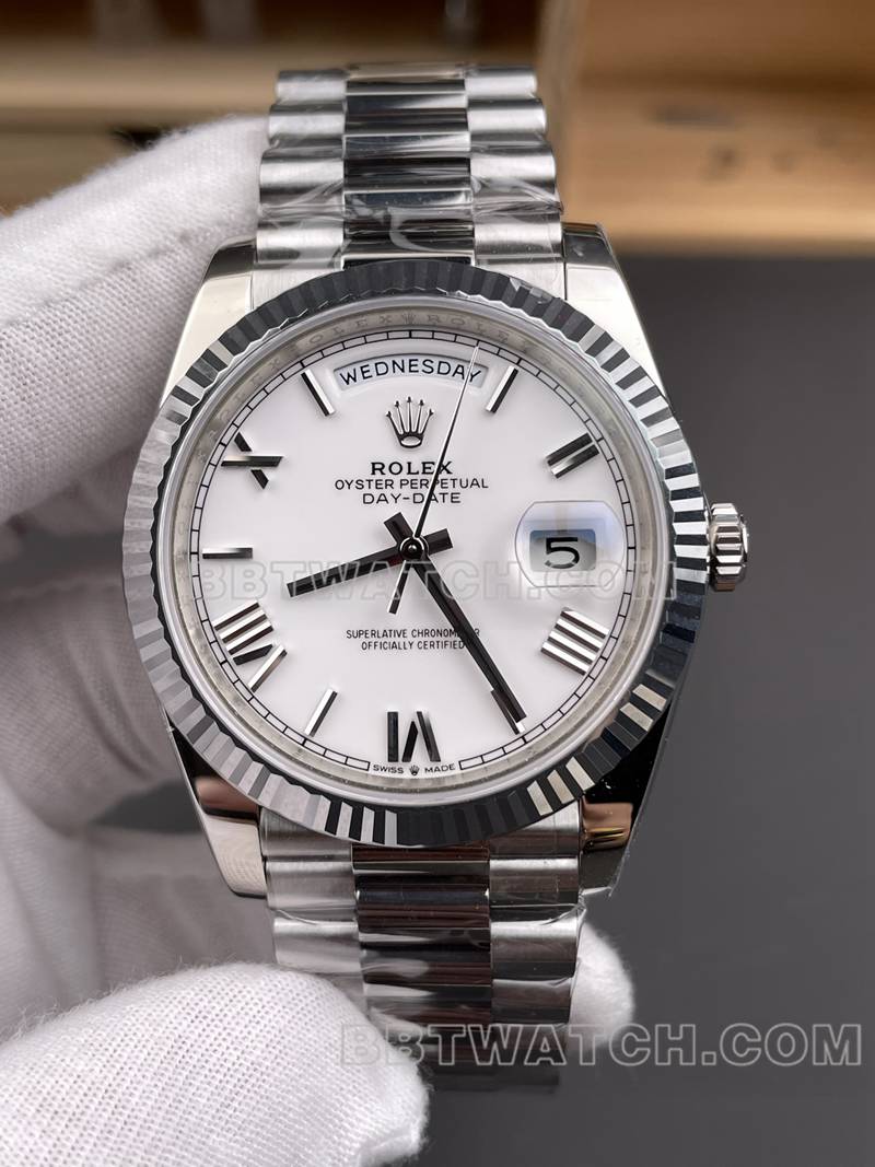 劳力士最佳复刻手表RC厂星期日历40mm白盘3255钢带款正面实拍图