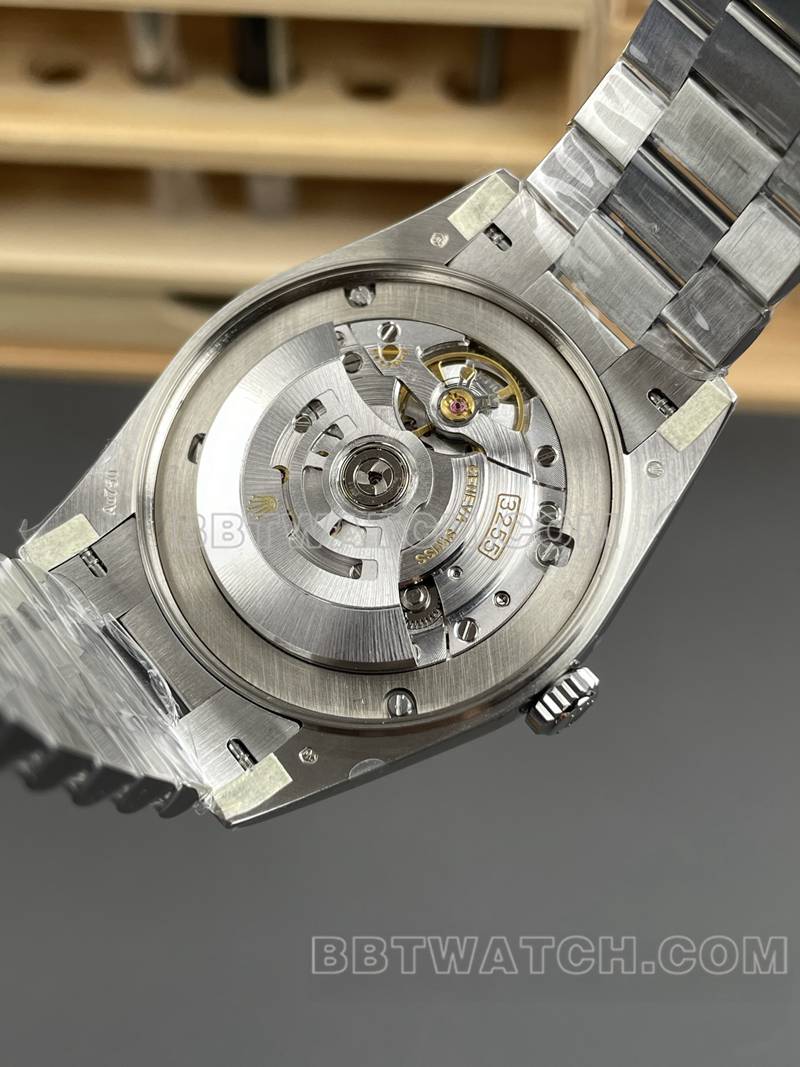 劳力士最佳复刻手表RC厂星期日历40mm白盘3255钢带款背面实拍图