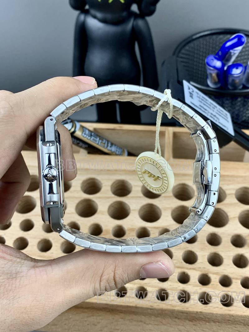 百达翡丽1:1复刻手表PPF厂Cubitus绿盘45MM钢带款5821侧面实拍图