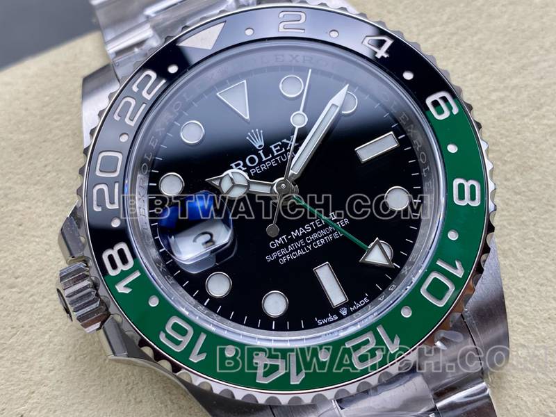 劳力士最佳复刻手表ARF厂格林尼治GMT绿黑圈3285三格链节正面实拍图