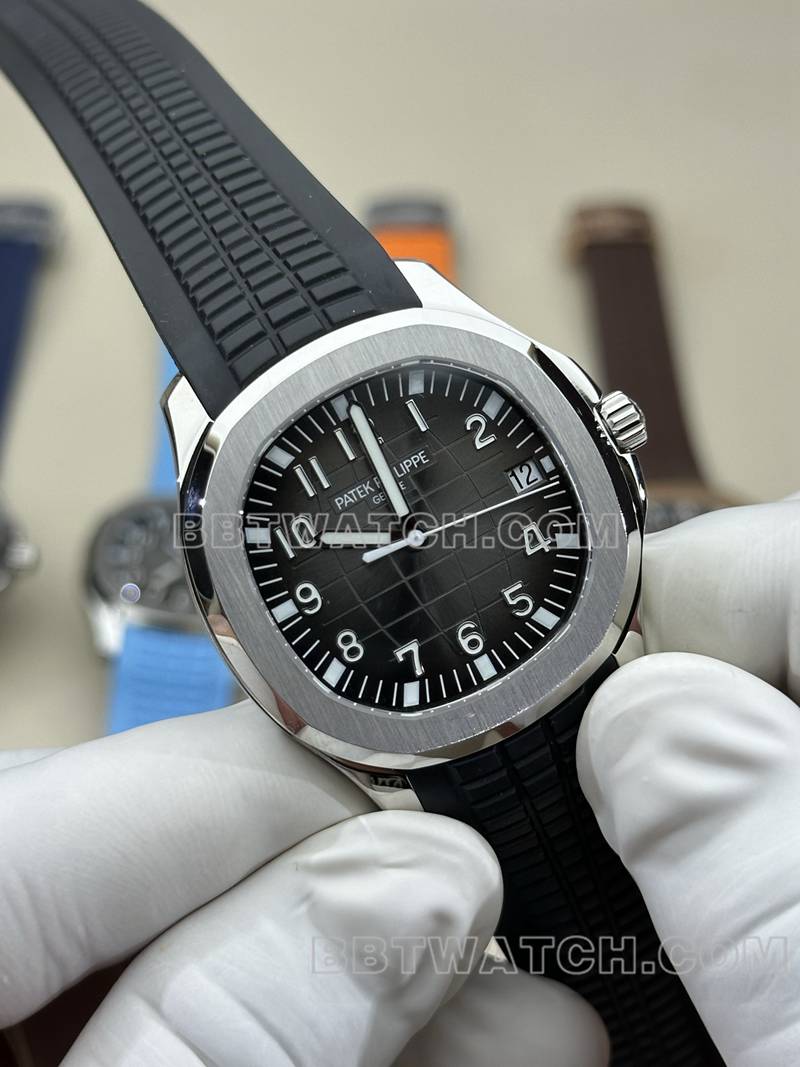 百达翡丽超级克隆手表BBF厂手雷黑盘黑色橡胶款5167A正面实拍图