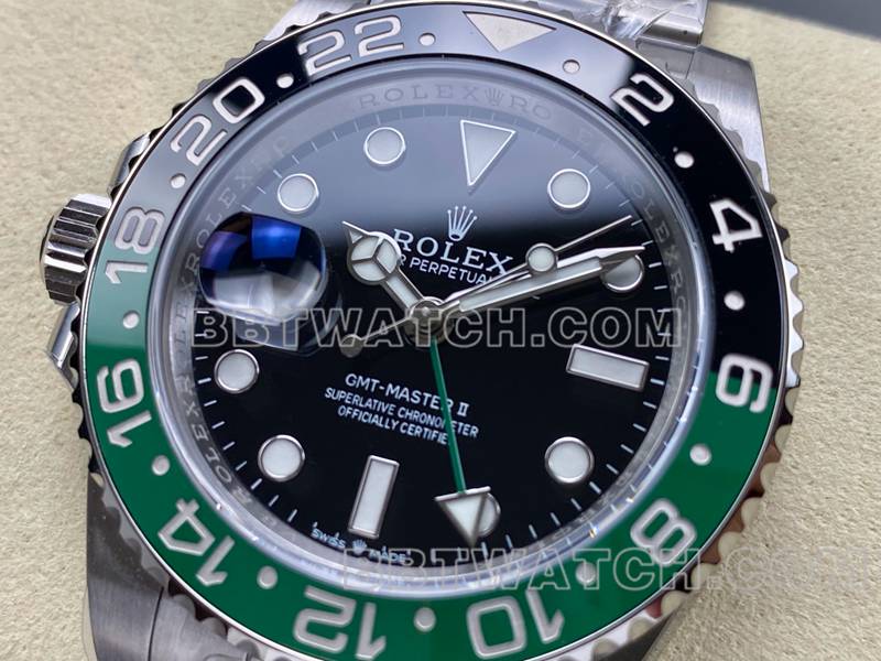 劳力士最佳复刻手表ARF厂格林尼治GMT绿黑圈3285三格链节正面实拍图