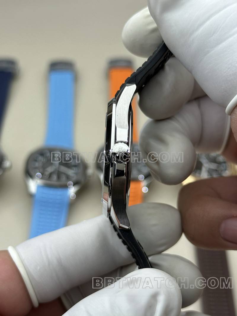 百达翡丽超级克隆手表BBF厂手雷黑盘黑色橡胶款5167A侧面实拍图