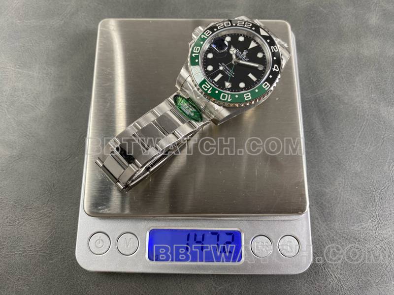 劳力士最佳复刻手表ARF厂格林尼治GMT绿黑圈3285三格链节正面实拍图