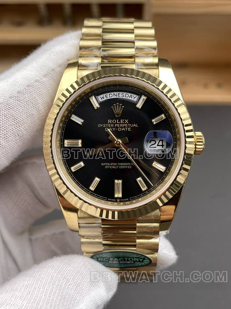 劳力士最优复刻手表RC厂星期日历40mm黑盘3255黄金钢带款正面实拍图