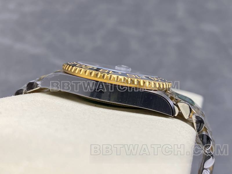 劳力士顶级复刻手表ARF厂格林尼治GMT黑盘3285间金钢带款侧面实拍图