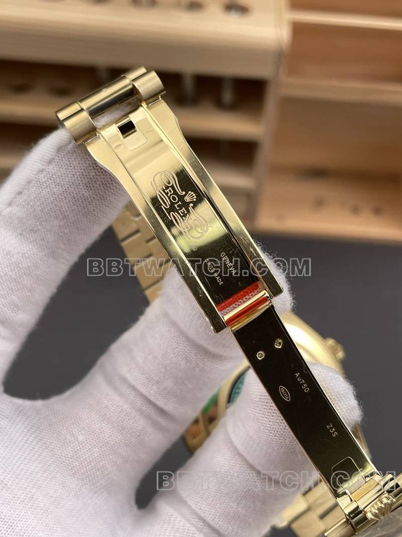 劳力士最优复刻手表RC厂星期日历40mm黑盘3255黄金钢带款表扣实拍图