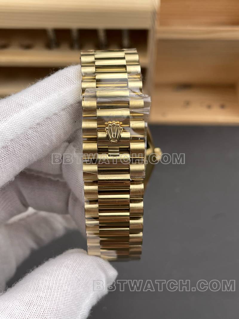 劳力士最优复刻手表RC厂星期日历40mm黑盘3255黄金钢带款表带实拍图