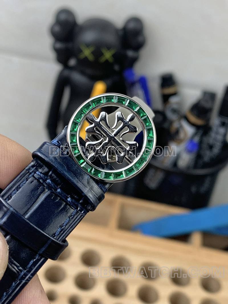 百达翡丽1:1复刻手表3K厂超级复杂功能时计蓝盘绿钻圈皮带款表扣实拍图