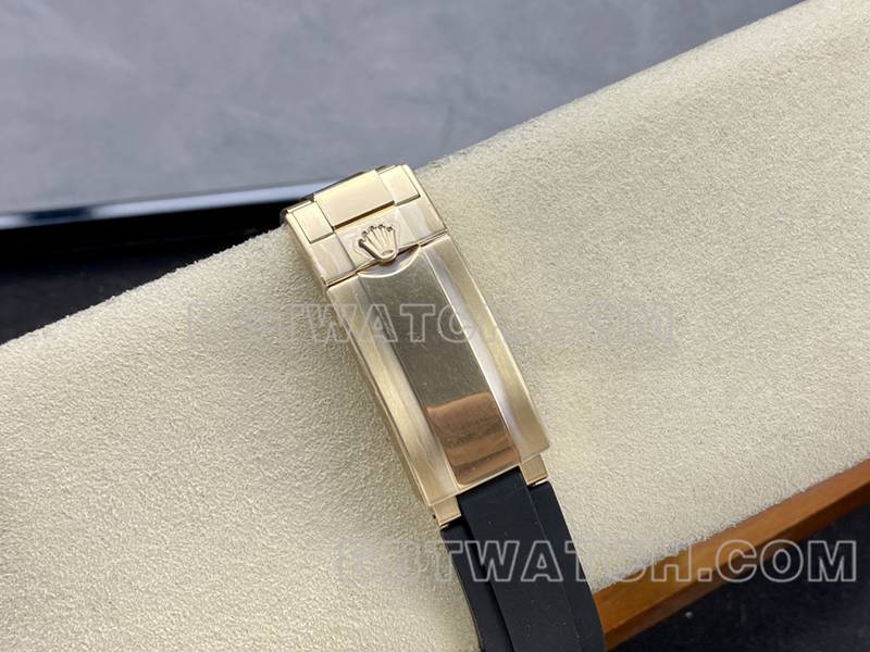 劳力士超级克隆手表ARF厂游艇名仕黑盘黄金壳42mm橡胶款表带实拍图