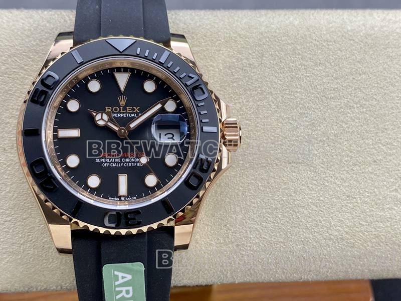 劳力士最佳复刻手表ARF厂游艇名仕黑盘玫瑰金壳42mm橡胶款正面实拍图