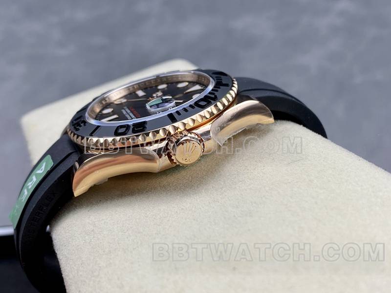 劳力士最佳复刻手表ARF厂游艇名仕黑盘玫瑰金壳42mm橡胶款侧面实拍图