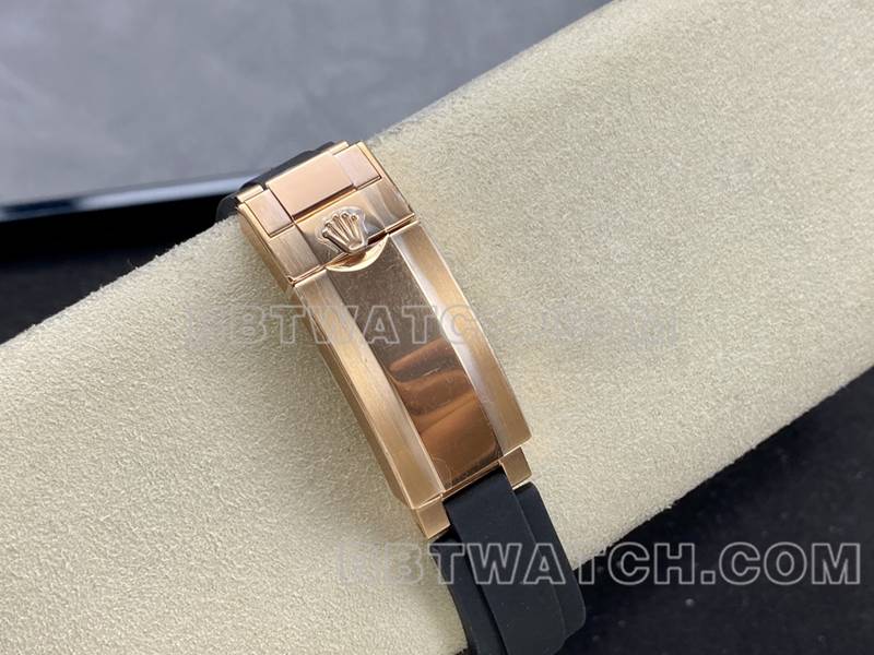 劳力士最佳复刻手表ARF厂游艇名仕黑盘玫瑰金壳42mm橡胶款表扣实拍图