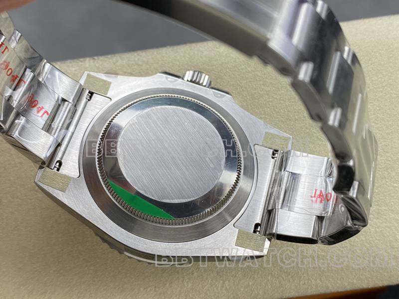 劳力士顶级复刻手表ARF厂潜航者40mm绿水鬼3135机芯116610背面实拍图