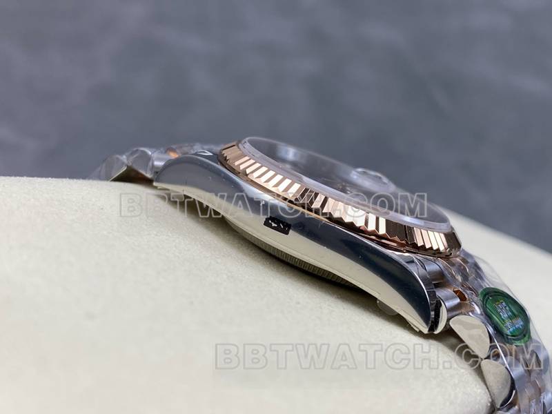 劳力士1:1复刻手表ARF厂日志型灰盘36mm间玫瑰金钢带款侧耳面实拍图