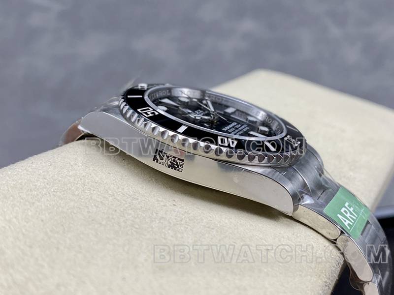 劳力士最佳复刻手表ARF厂潜航者41mm无历黑水鬼3230机芯侧面实拍图