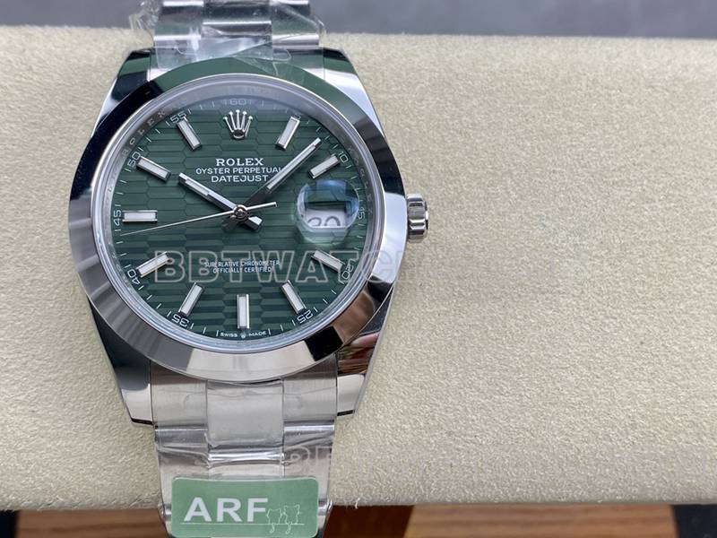 劳力士最优复刻手表ARF厂日志41mm光圈绿盘3235钢带款正面实拍图
