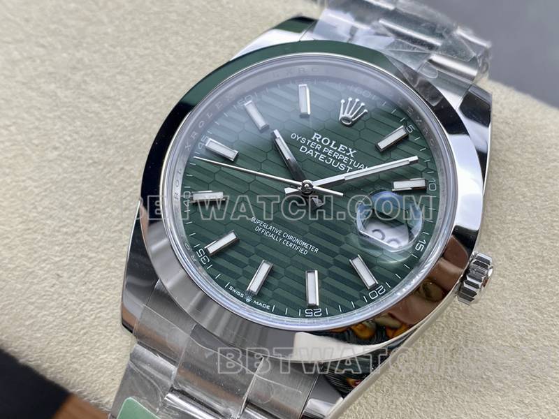 劳力士最优复刻手表ARF厂日志41mm光圈绿盘3235钢带款正面实拍图