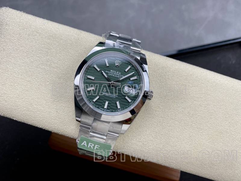 劳力士最优复刻手表ARF厂日志41mm光圈绿盘3235钢带款正面实拍图
