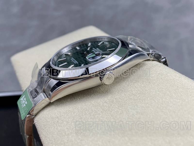劳力士最优复刻手表ARF厂日志41mm光圈绿盘3235钢带款正面实拍图