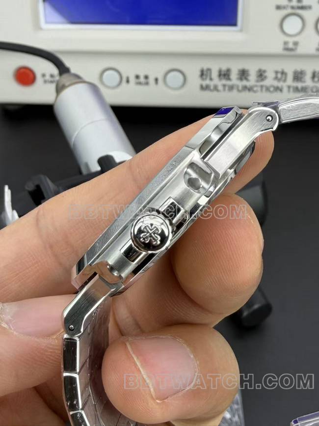 百达翡丽最优复刻手表DDF厂鹦鹉螺40mm蓝盘324机械5711侧面实拍图