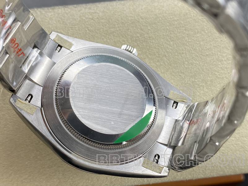 劳力士顶级复刻手表ARF厂日志41mm光圈黑盘3235钢带款背面实拍图