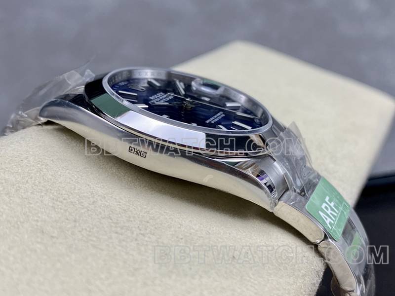 劳力士最优复刻手表ARF厂日志41mm光圈蓝盘3235钢带款侧面实拍图